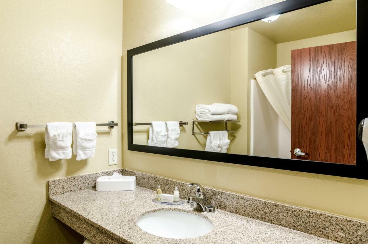 Cobblestone Inn & Suites-Kersey Exterior foto